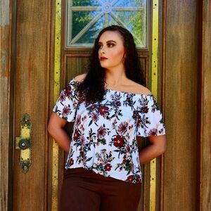 Charlotte Russe Women’s off-the-shoulder floral blouse size medium